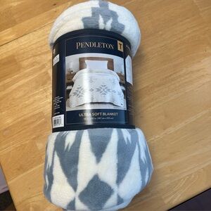Pendleton Ultra Soft Blanket - Blue and Cream
